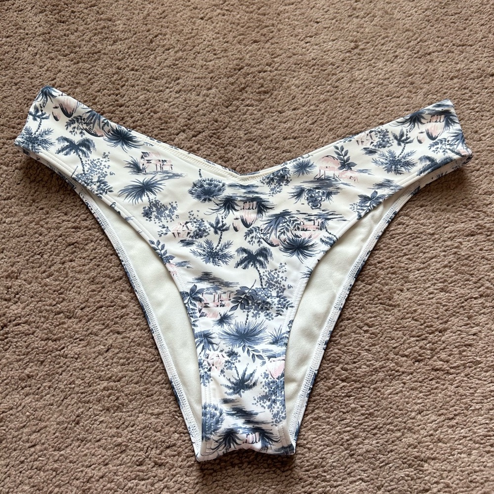 Abercrombie & Fitch Cheeky Swim Bottom